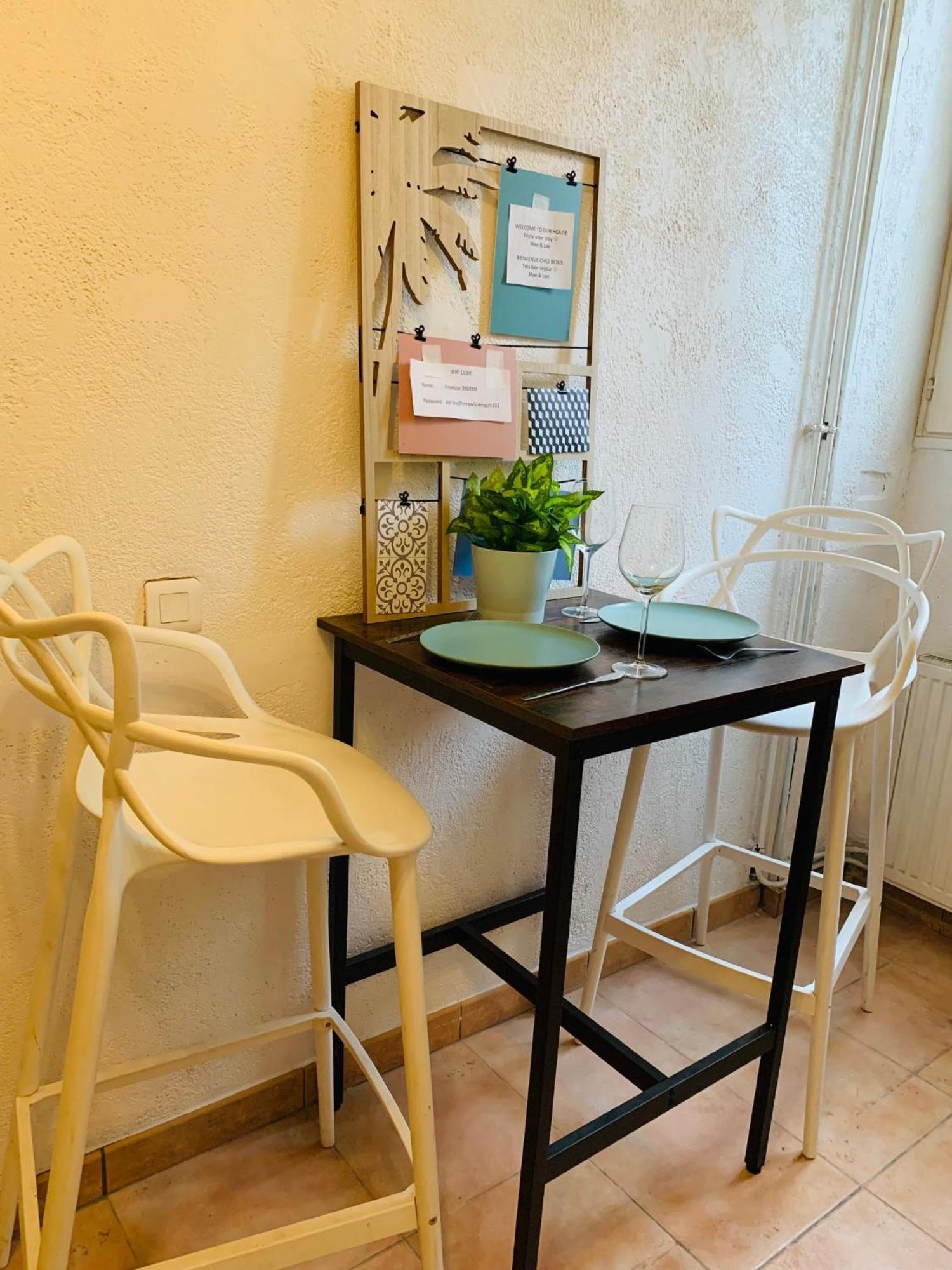 Cosy Studio Design With Modern Bathroom Vaureal Extérieur photo