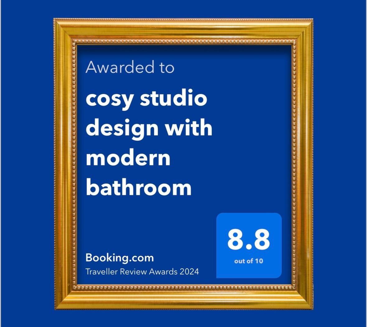 Cosy Studio Design With Modern Bathroom Vaureal Extérieur photo